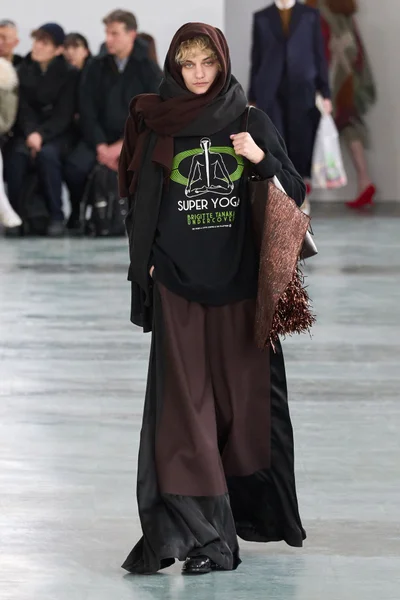 Look 30